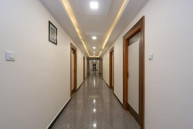 Отель Famous Residency Tiruchirappalli Экстерьер фото